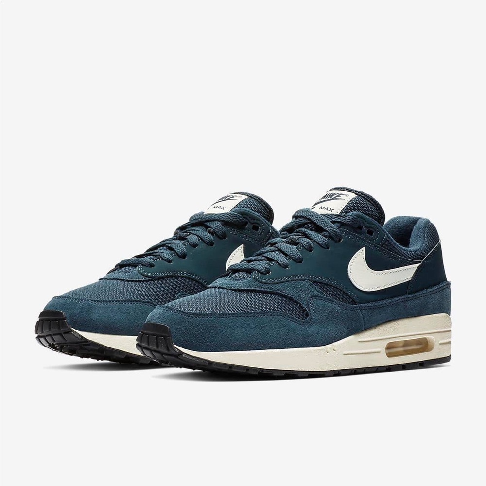 NIKE AIR MAX 1